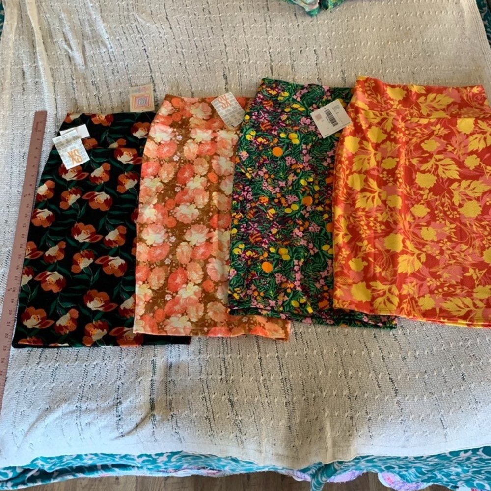 Cassie XS LuLaRoe set 4 floral skirts for Fall comfy stretchy textured fabric